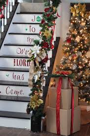 Using words, song lyrics, or reindeer names is a fun way to bring in christmas cheer. Amazing Staircase Idea For Christmas Toolbox Divas