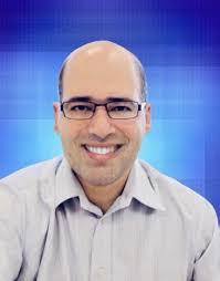 אודות אמיר עוז