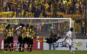 Needless to say, it was hardly a 'friendly'. El Clasico Nacional Vs Penarol A Todo O Nada Balon Latino
