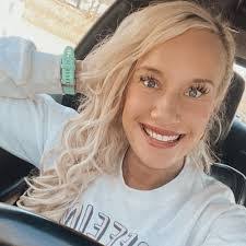 Lauren Estes's Instagram, Twitter & Facebook