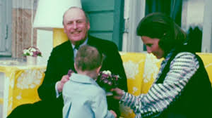 Kong olav på trikken song. Kong Olav V Norges Konge 1973 Youtube