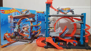 Hot Wheels Ultimate Garaj Seti Actik Oynadik Ama Kopek Baligindan Kurtulamadik Oyuncak Videolari Youtube