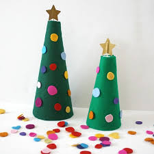 Felt Christmas Tree Ideas And Inspiration For Your Own Felt Christmas Tree Christmas Diy Kids Felt Christmas