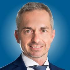 3 Fragen, die man jeden Finanzberater fragen sollte, BEVOR man einen  Vertrag unterschreibt. Vor allem die 3. Frage hat schon zu spannenden  Reaktionen geführt 😬