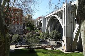 El viaducto miguel alemán es una vía rápida que atraviesa la zona central de la ciudad de méxico todo sobre #francia → goo.gl/4en46y el viaducto de millau es el puente más alto del mundo. La Leyenda Negra Del Viaducto De Madrid Una Historia Sin Final Feliz