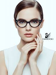 Rosa, brillo y pura magia.🩷✨ Esta montura de SWAROVSKI transforma lo  cotidiano en extraordinario.✨ Si tu estilo fuera un color, ¿sería este?😊  🛑 Para más información acerca de nuestras monturas visita tu