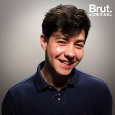 Les Français sentent mauvais, portent un béret et se promènent en  permanence avec une baguette sous le bras. 🥖 Et si ce n'était pas un  cliché ? 5 Européens vivant en France répondent.