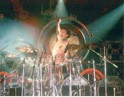 Alex van halen performing a drum solo during a show at the tokyo dome on the ou812 tour in january 1989. Influential Alex Van Halen Not So Modern Drummer