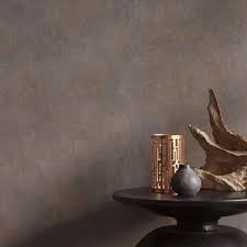 sfeerfoto behang metallic bruin caselio telas het behang metallic bruin uit de collectie caselio telas geeft de bruin behang bruine woonkamer woonkamer behang