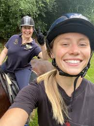 Shelley Everitt's Instagram, Twitter & Facebook