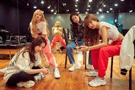 Blackpink facts and ideal types blackpink (블랙핑크) consists of 4 members: Blackpink S Debut Album Gleams But Isn T Much Fun