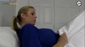 Aynı Yatakta Uyumak Zorunda Kaldığı Annesini (Türkçe Altyazılı) — Video by  Retro Films