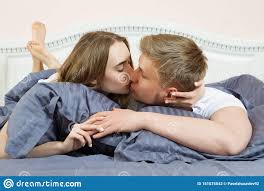 5 anzeigen 10 anzeigen 20 anzeigen 30 anzeigen 50 anzeigen 100 anzeigen. Schone Paare Morgens Kussend Auf Bett Im Schlafzimmer Romanze Und Liebe Im Verhaltnis Stockbild Bild Von Stattlich Manner 151075843