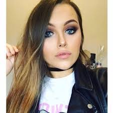 Aimee Mackenzie's Instagram, Twitter & Facebook