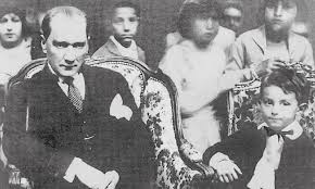 Mustafa kemal atatürk'ün çocuklara armağan ettiği 23 nisan ulusal egemenlik ve çocuk bayramı, 23 nisan 1921'den beri milli bayram olarak kutlanıyor. 23 Nisan Ulusal Egemenlik Ve Cocuk Bayrami Kutlu Olsun Tele1