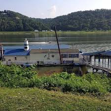 11 Incredible Waterfront Restaurants Everyone In Indiana Must Visit Waterfront Restaurant Indiana Travel Places To Go