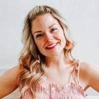 Sarah Schoonover's Instagram, Twitter & Facebook