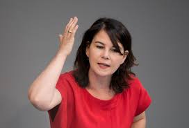 Nach monatelangen spekulationen werden die grünen am montag die frage beantworten, wer die partei als kanzlerkandidat oder. Annalena Baerbock Will Grunen Chefin Werden Auch Eine Weibliche Doppelspitze Ware Moglich Politik Tagesspiegel
