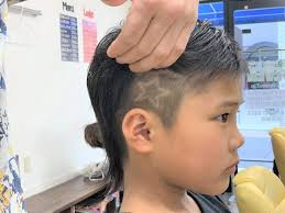 小学生男の子 キッズの髪型オーダーの仕方 メンズに人気のかっこいいヘアカタログ57選 サロンセブン 派手な髪型 キッズ髪型 ベリーショート 刈り上げ