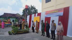 Apabila kamu membaca al quran hendaklah kamu meminta perlindungan kepada allah dari syaitan yang terkutuk. Https Lampung Tribunnews Com 2021 04 27 Polda Lampung Beri Pendampingan Psikologis Kepada Keluarga Korban Tenggelamnya Kri Nanggala 402 Https Cdn 2 Tstatic Net Lampung Foto Bank Images Polda Lampungf Jpg Tim Trauma Healing Biro Sumber