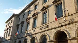 Téléchargez dès aujourd'hui la photo une femme avec deux hommes trio ou triangle amoureux populaire dame patron puissant relation ouverte avec polyamory bigamie ou polygamie intimité entre trois personnes. Valence Deux Hommes Violents Avec Leurs Femmes Enceintes Condamnes A De La Prison Ferme