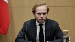 Charles Alloncle photographiée avec sa collaboratrice parlementaire : le  déontologue de l'Assemblée saisi