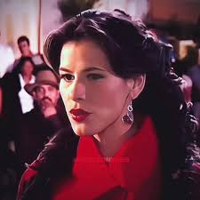 Bella se enfrenta al pueblo de Agua Hermosa