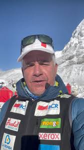 🚨18 de Mayo🚨 es el@día que saldré hacia la cumbre, en estos momentos hay  muchísimas personas arriba y yo prefiero esperar así que el 18 deMayo  saldré a intentar cumbre donde espero llegar entre el 20 ...