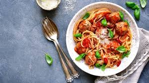 Spaghetti Mit Hackballchen In Tomatensosse Rezept Lebensmittel Essen Rezepte Mahlzeit