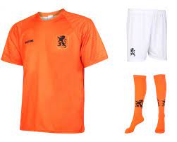 Veel fans van het nederlands elftal zijn op zoek naar de laagste prijs online. Nederlands Elftal Voetbaltenue Thuis Eigen Naam Ek 2021 Oranje Kids Senior Voetbalshirtskoning Nl
