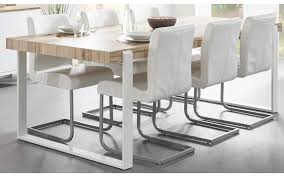 Le noir et le blanc, et surtout la combinaison entre les deux, est du vrai classique qui peut être utilisé comme un modèle dans la salle à manger pour créer des effets différents. Table Salle A Manger Verano Meubles Belges Evan