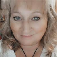 Stephanie Thurlow's Instagram, Twitter & Facebook