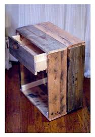 Ggr Idee Originale Pour Cette Table De Chevet Avec Ce Petit Plus Qu Apporte Le Tiroir Rustic Furniture Diy Diy Wood Projects Furniture Wood Furniture Diy