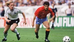 Das aktuelle dfb deutschland trikot 2017 / 2018 in unserem fanshop günstig kaufen. Olaf Thon Wird 55 Als Sich Ronald Koeman 1988 Mit Seinem Trikot Den Hintern Abwischte Seite 1