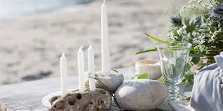 Trouvez les meilleurs lieux de réception, la description de leurs menus et leurs tarifs. Toutes Les Astuces Pour Un Mariage En Bord De Mer Reussi Dans Les Baskets De La Mariee