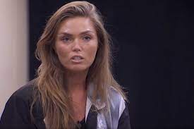 De meest prettige stem om naar te luisteren van heel nederland. Kim Feenstra Openhartig Over Heftige Jeugd Ik Zat Vanaf Mijn Zeventiende In De Prostitutie