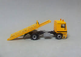 Mercedes Benz Actros Recovery Truck 1 87 Scale By Cararama Mercedes Benz Benz Trucks