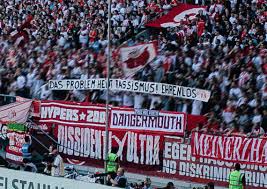 Der schicke fußball pin (anstecker) fortuna düsseldorf logo verziert jedes kleidungsstück mit den vereinsfarben ihrer lieblingsmannschaft. Fortuna Fans Aussern Sich Zu Grussen Ans Turkische Militar Faszination Fankurve