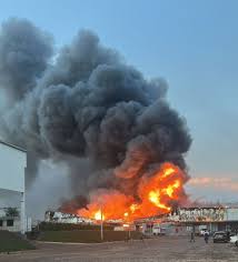 Voraz Incendio en Luque: Depósitos Afectados y Alerta Máxima