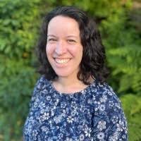 Anna Simas's Instagram, Twitter & Facebook