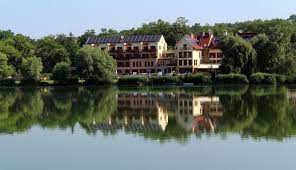 Az 58 szobás tó wellness hotel*** superior a bánki tó partján, nógrád megyében nagy szeretettel várja kedves vendégeit akár hosszabb, akár rövidebb idejű. To Wellness Hotel Bank 2021 Legfrissebb Arai