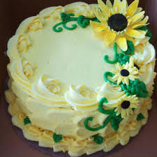 This sunflower cake truly is a little ray of sunshine!this sunflower cake has to be the most cheerful cake ever. Sunflower Cake Decorating Photos
