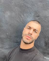 Robert Moffett's Instagram, Twitter & Facebook