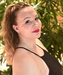 Amanda Jayne's Instagram, Twitter & Facebook