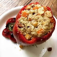 Une Revisite Tres Interessante Du Couscous Dans Cette Recette De Poivrons Farcis Au Couscous Qui N A Rien A Voir Poivrons Farcis Cuisine Recette Poivron Farci