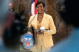 Keisha lance bottoms has been married to derek bottoms since october 22, 1994. K8a5wuvngrhu8m