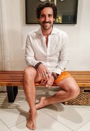 Bolsas, depilação, joias, saias: o que já pegou ou não na nova moda  masculina