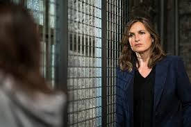 Special victims unit debuted on wednesday, september 23, 2015 on nbc, and concluded on wednesday, may 25, 2016. Law Order Svu Season 19 Episode 7 Review Something Happened Tv Fanatic