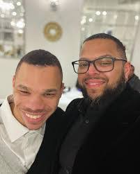 Shawn Tapley's Instagram, Twitter & Facebook