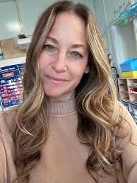 Merry Christmas Eve, Eve! 💖🎄 Fresh heatless curls with our OG Octocurl! I  love that we can achieve these gorgeous curls without using heat. It plays  a huge part in keeping her